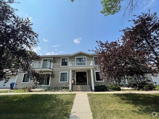 Building Photo - 2 bed, 2 bath in South Fargo! Rental