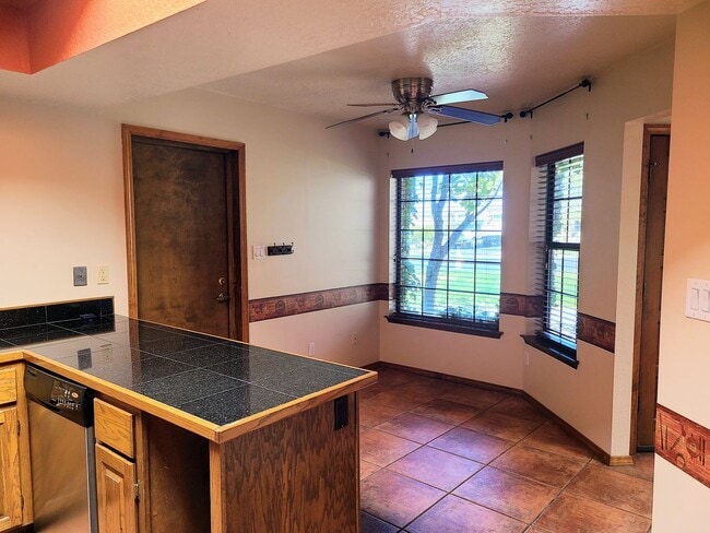 Photo - BEAUTIFUL HOME IN A PRIME LOCATION | Showings Coming soon!