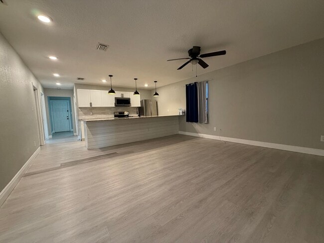 Photo - 3 bed/2 bath in St.Pete!