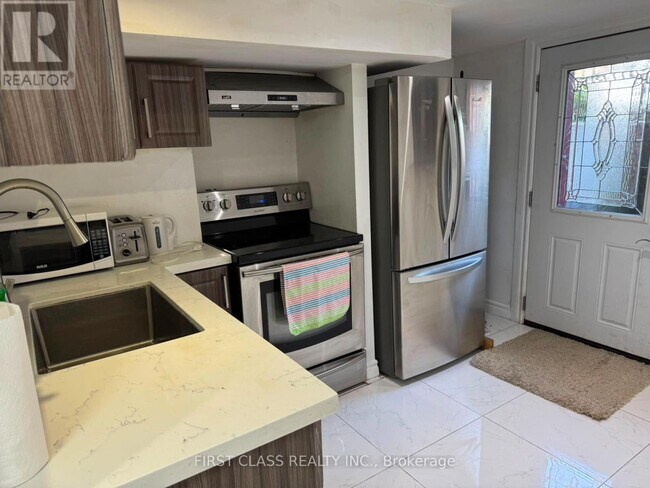 Photo - 524 Bathurst St