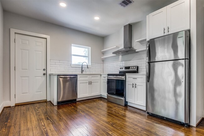 Photo - 2221 Rosewood St