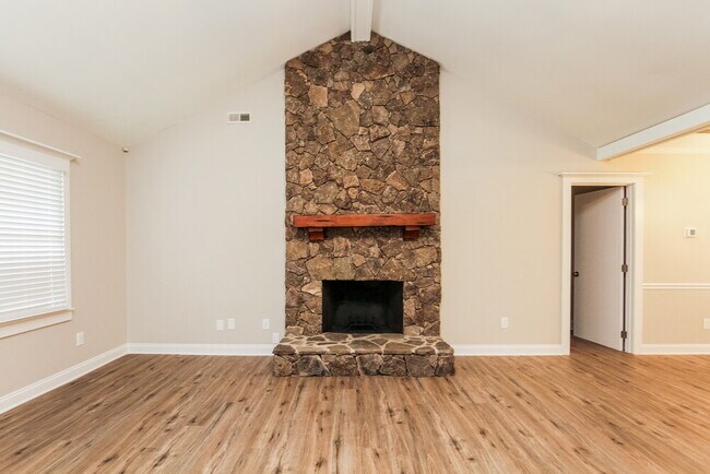 Photo - 105 Interlaken Pl