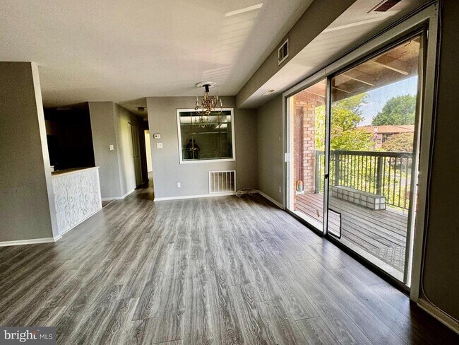 Photo - 212 Locust St SE Unit 111