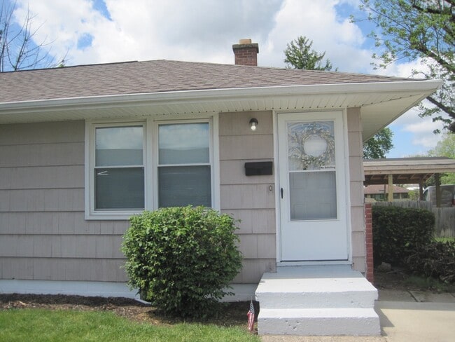 Building Photo - 1717 Carolyn Ave