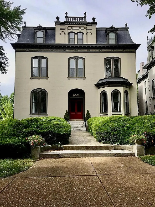 Park Ave Entrance - 2051 Park Ave Unit A