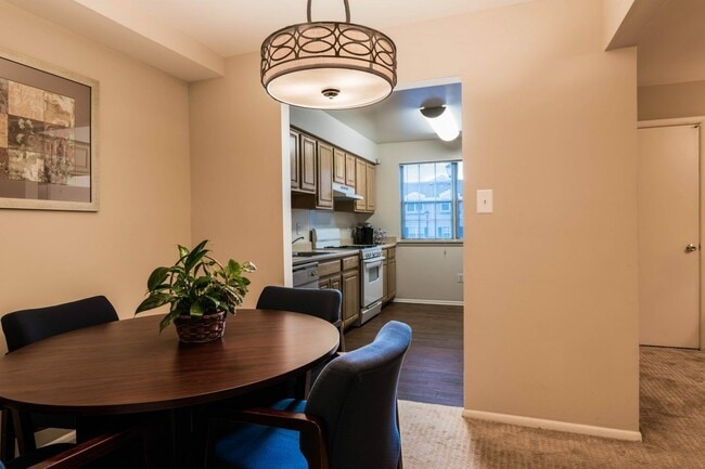 SC-Dining_Kitchen-1500x1000 - Stirling Court