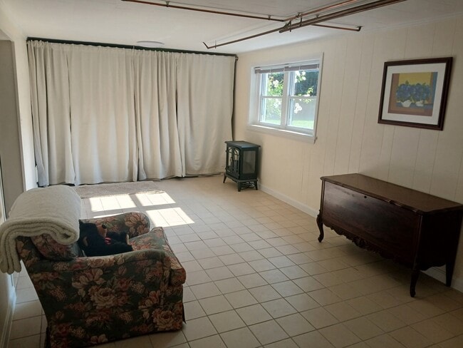 27 Middletown St Unidad B2