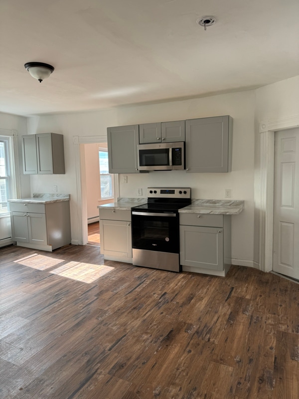 Building Photo - 75 Oak St Rental
