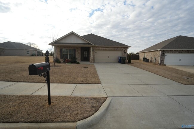 Photo - 204 Joan Cir