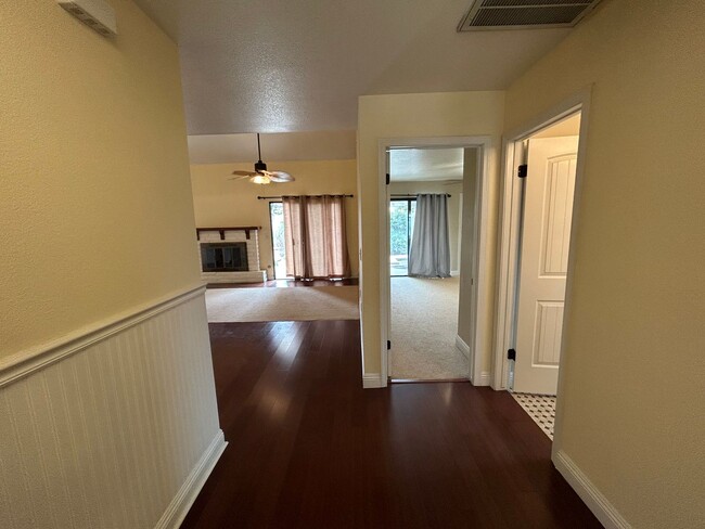 Photo - 3 bedroom 2 bathroom in central Visalia!