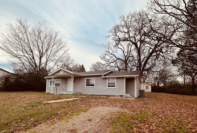 Building Photo - $1,900.00 MOVE-IN-SPECIAL