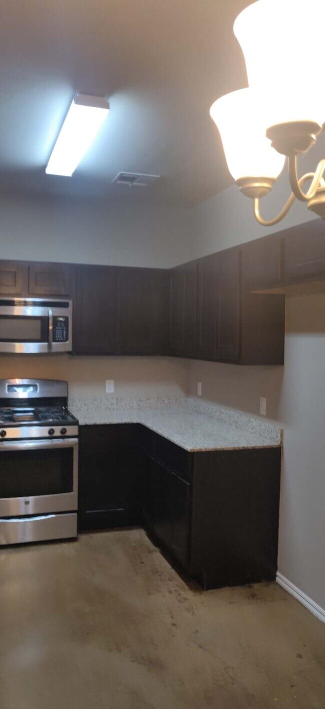 Photo - 112 Ashley Dr Townhome
