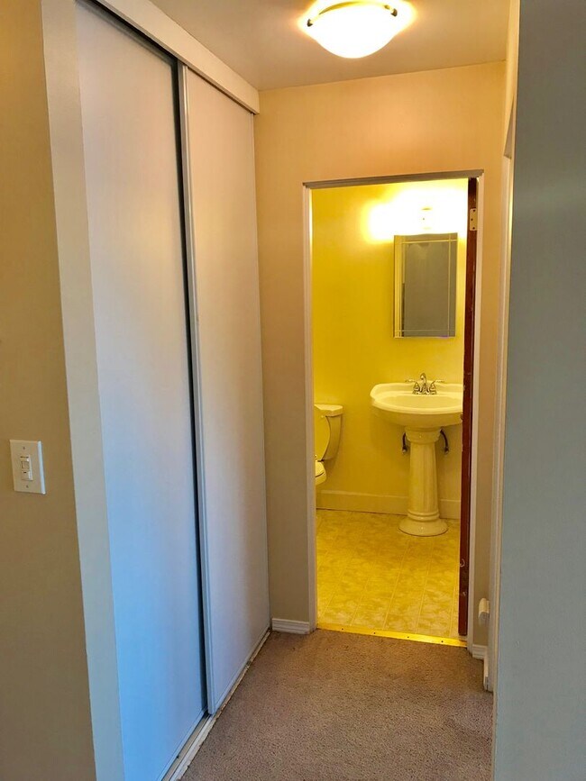 Photo - Aladdin Apartments