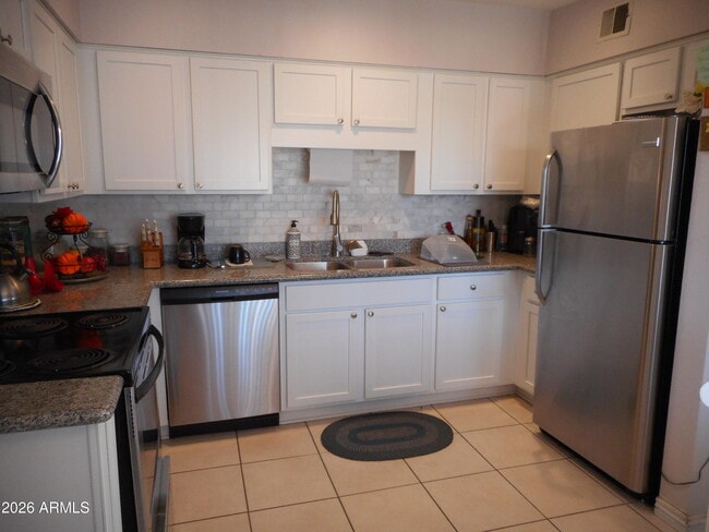 Photo - 6805 E 2nd St Unidad 24