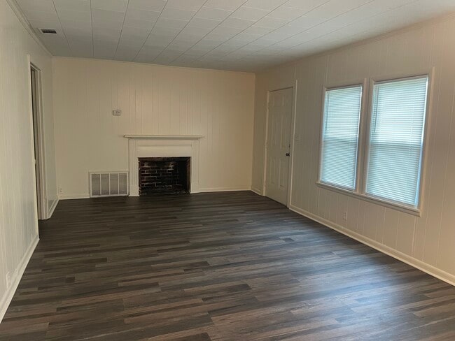 Photo - 209 E Howard St