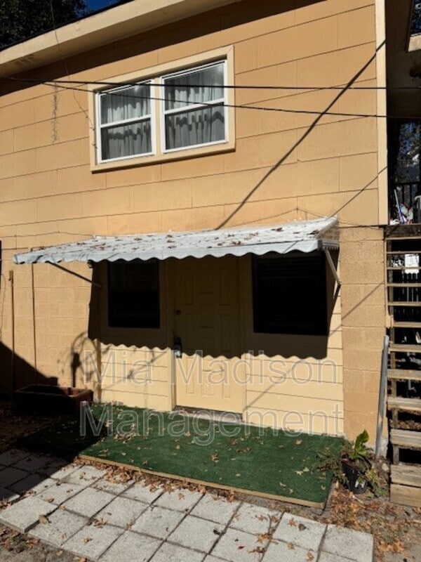 Building Photo - 40 1/2 Wesley St Lower