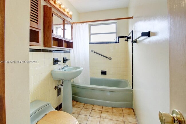 Photo - 10250 Caribbean Blvd