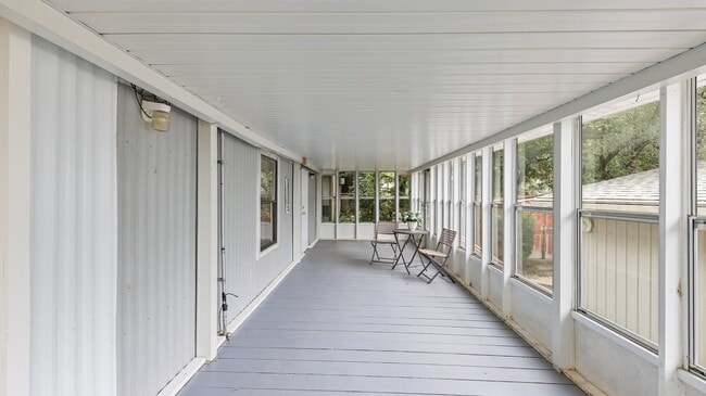 Photo - 215 Spanish Oak Dr