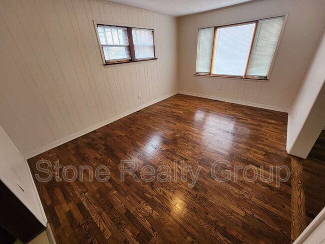 Photo - 2419 Layher Ave