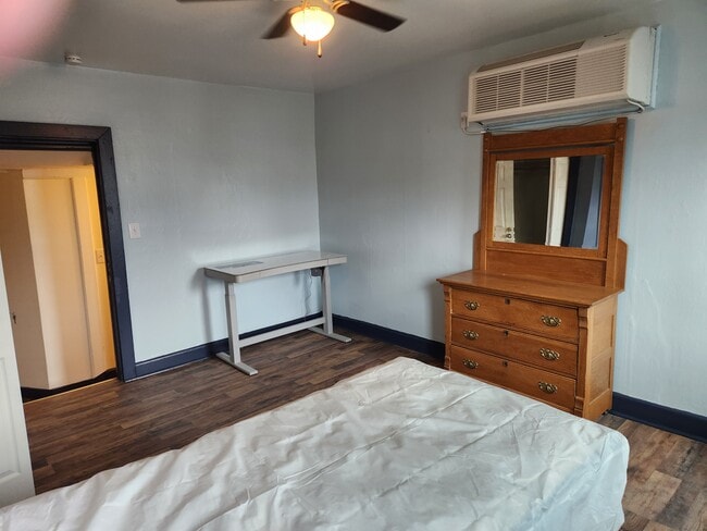 Photo - 117 W Piedmont St