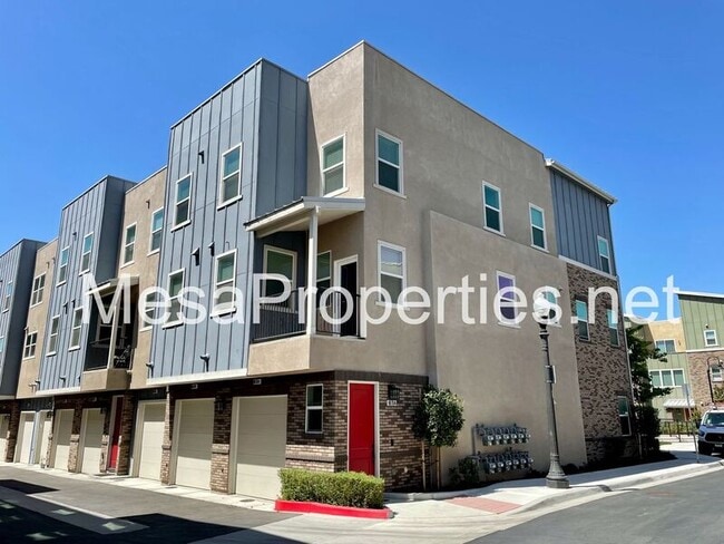 Building Photo - 8870 Camphor Ave