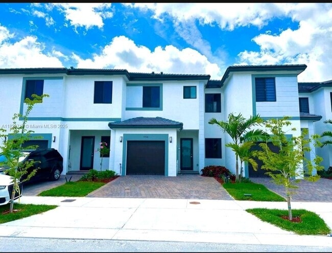 Building Photo - 15728 SW 136 Way Rental