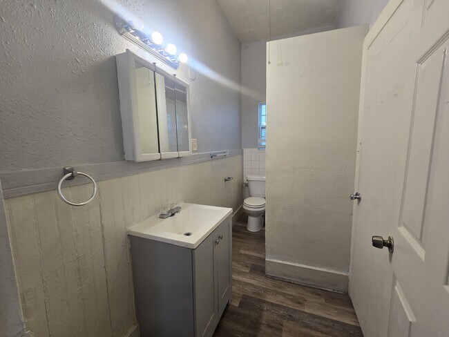 Photo - 3523 Winnie St