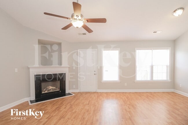 Photo - 1800 Holly Crescent Ln