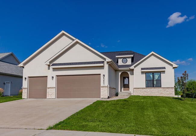 Building Photo - EXECUTIVE RANCH! 5 Bedroom, 3 Bathroom Home in Ankeny!!