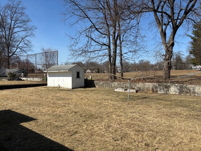 Photo - 11 Brierway Dr Unit B - Right