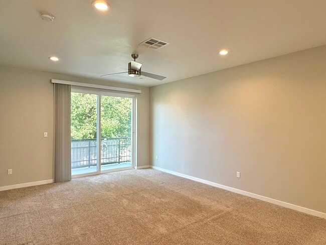 Photo - $4,190 / 4 BR - MODERN FREMONT TOWNHOME WITH JUNIOR SUITE, PRIVATE BALCONY & PRIME LOCATION!