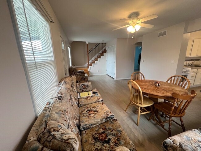 Photo - 17366 Tennyson St