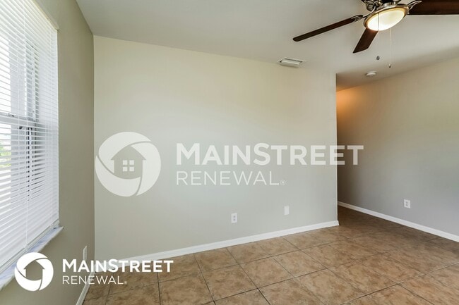 Photo - 713 Cardinal St E