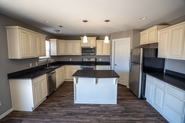 Photo - Stunning 3 bedroom, 2 bathroom Home available in Prairie Grove!