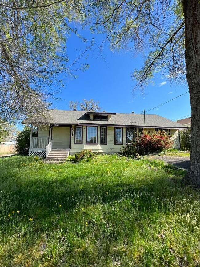 Building Photo - 4 Bedroom, 2 Bathroom Home - Located near Oregon Tech and Sky Lakes!