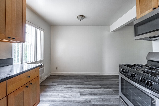 2BR, 1BA - 800SF - Dining Room
