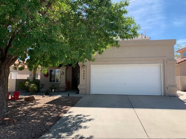 Building Photo - Magnificent 4 Bedroom, 2.5 Bath in Rio Rancho!