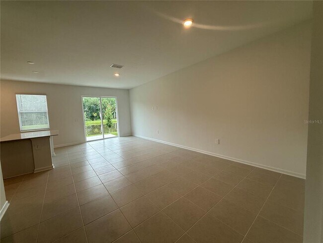 Photo - 3061 Chromatic St