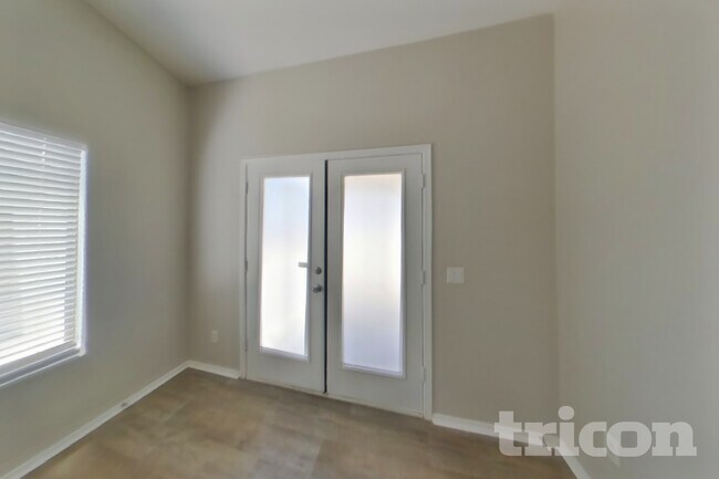 11446 W Roanoke Dr
