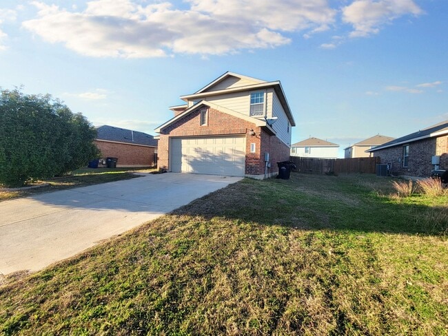 Photo - Beautiful 3BR/2BA Home | Washer & Dryer Included | Walk-In Closet & Big Backya