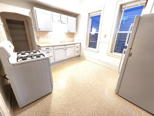 Photo - 2772 N Bremen St Unidad Lower