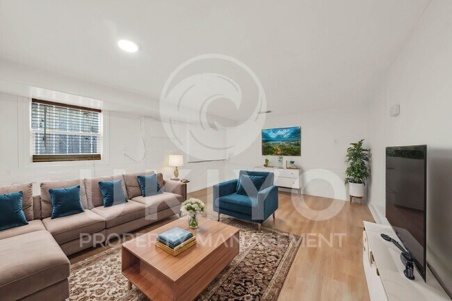 Photo - 5201 Market St
