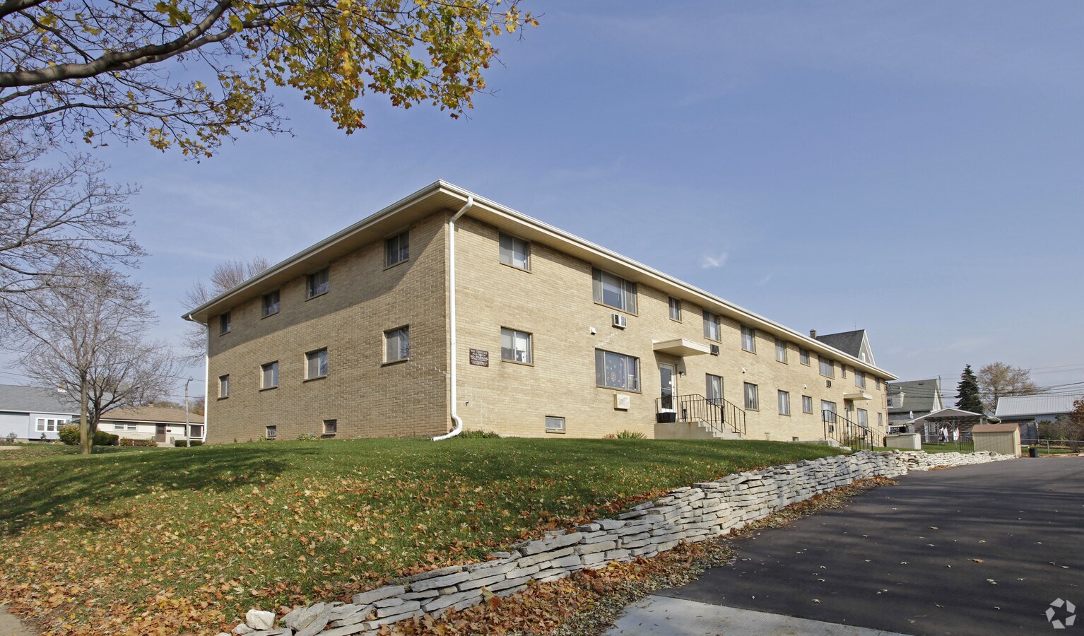 Photo - 319-323 W Bolivar St