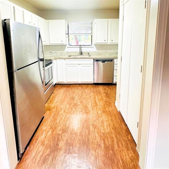 Photo - 16006 Parkway Dr