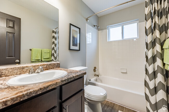 2BD, 1BA - 945SF