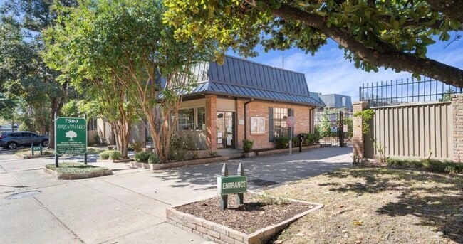 Building Photo - 2475 Underwood St Unit 382