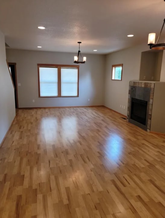 Photo - 610 Shadow Way