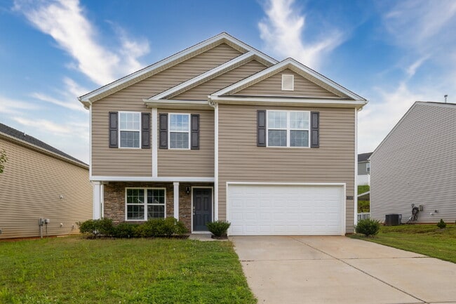 Building Photo - Spacious house with large office and 3 bedrooms in pool community. Available after July 10!