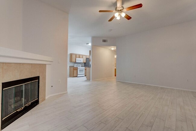 Photo - 700 Carnegie St