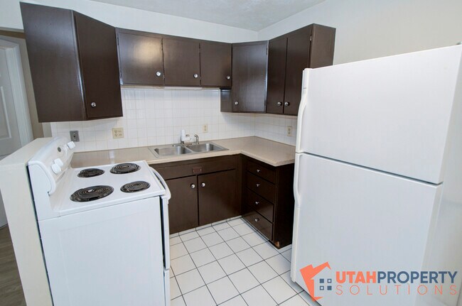 Photo - 4951 S Center St